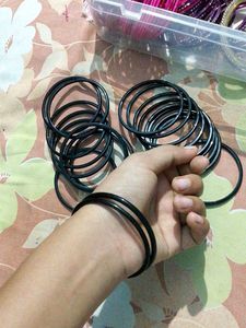 Classic Black Bangles Set