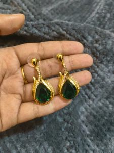 Elegant Gold Emerald Drop Earrings
