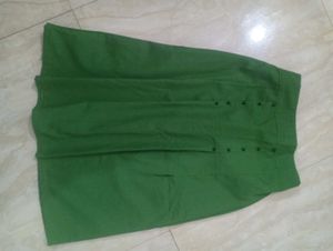 Cute Bear Graphic T-Shirt &amp; Green Skirt