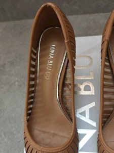 Luna Blu Elegant Tan Cut-Out Heels