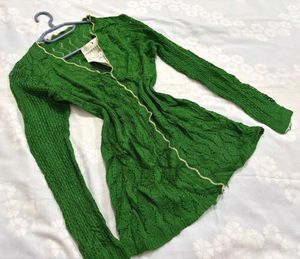 🌷New With Tag Green Top O
