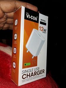 VICON 12 WALT FAST CHARGER.