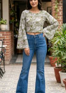 Chic Green Leaf Print Crop Top( free delivery 🚚)