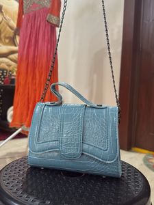 Chic Blue Croc Embossed Chain Bag