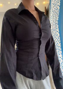BLACK BODY FIT SHIRT