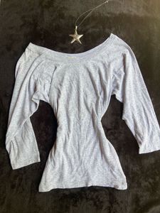 grey offshoulder three quarter sleeve tee