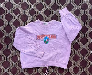 Boxy Lilac Graphic cropped sweatshirt