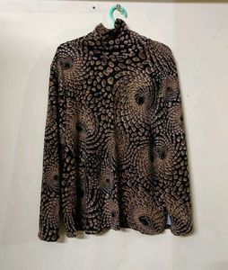 Unique Swirl Print Turtleneck Top