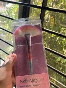 Fan Makeup Brush with crystal