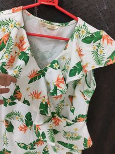 🌷Frilled Top🌷