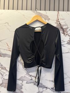 Black Long Sleeve Crop Top