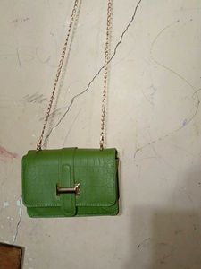 Chic Green Croc Embossed Shoulder Bag