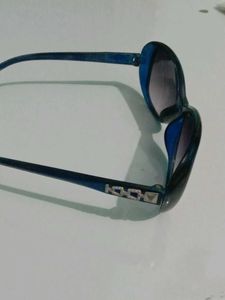 Stylish Blue Oval Sunglasses