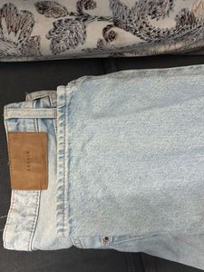 Light Wash Relaxed Fit Jeans