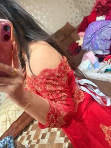 Red Embellished Off-Shoulder Gown🎀❤️🦋