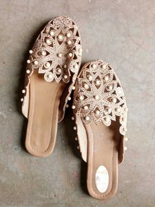 Exquisite Pearl Embellished Flat Sandals