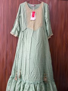 Elegant Green Embellished Embroidered Kurta