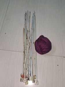 Vintage Knitting Needles and Yarn Set pick up 20