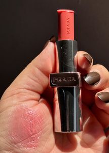 Prada Light Glowing lip color U016 Rose