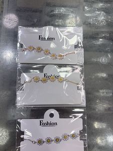 Daisy Flower Chain Bracelet any1