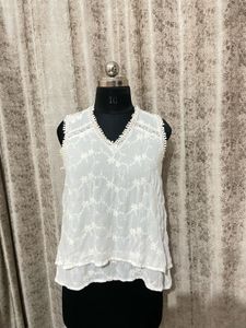 Chic White Embroidered Sleeveless Top