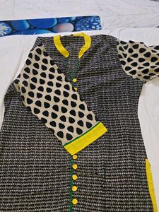 Black &amp; White Printed Kurta with Yellow Collar