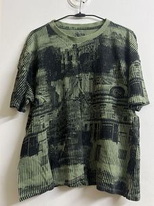 Unique Graphic Print T-Shirt