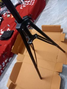 Lightweight Tripod Stand (IG)