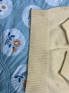 💛butter yellow V-Neck Knit Top 💛