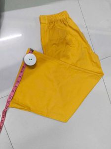 A casual yellow pant💛💛💛