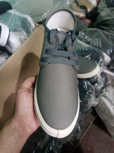 NEW NO USED CASUAL SHOES,