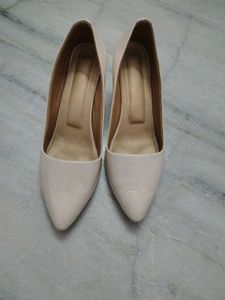 Cream Pencil Heel 👠