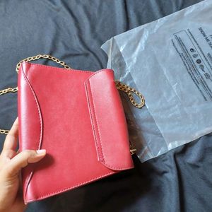 Elegant Sling Bag With Chain