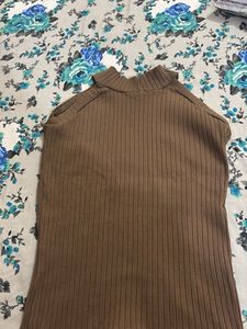 Ribbed Mock Neck Sleeveless Top