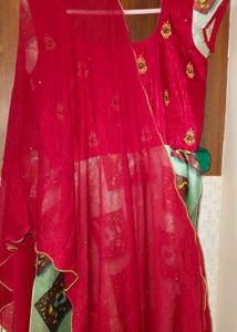 beautiful long flared kurta and dupatta,full lengt