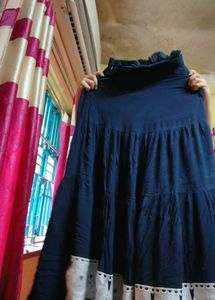 Elegant Navy Blue Skirt with White Lace Trim