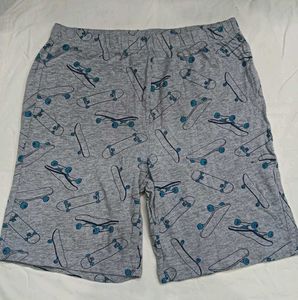 Skateboard Print Grey Shorts 🧡