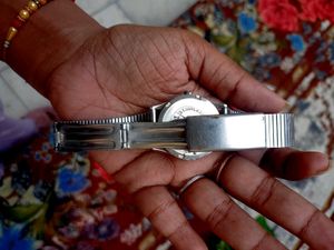 Vintage action quartz watch