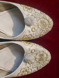 casual white ballerinas