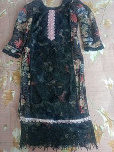 Elegant Floral pakistani Kurta Set