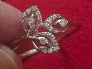 Sparkling Leaf morpankh Design Ring SS925