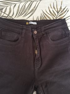 Classic Black High-Waisted skinny Jeans