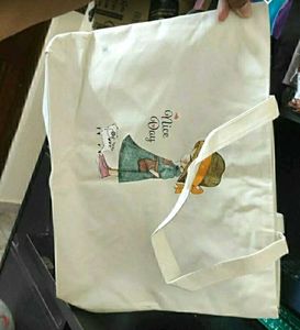 Women White Tote With Included Gifts