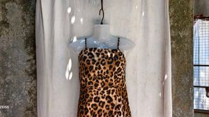 4110. Animal print mini bodycon