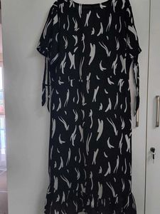 Stylish Black &amp; White Print Midi Dress