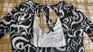 Abstract Print Long Sleeve Crop Top mesh