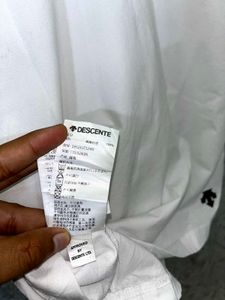 Descente White Graphic Tee Premium Fabric
