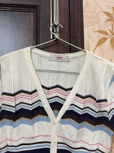 Chic Cropped Cardigan Top