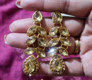 Kundan Jwellery Set - Necklace And Earrings