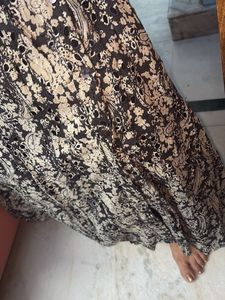 Stylish Black &amp; White Paisley Print Skirt
